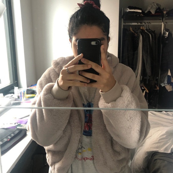 Bershka faux fur bomber - Picture 2 of 4